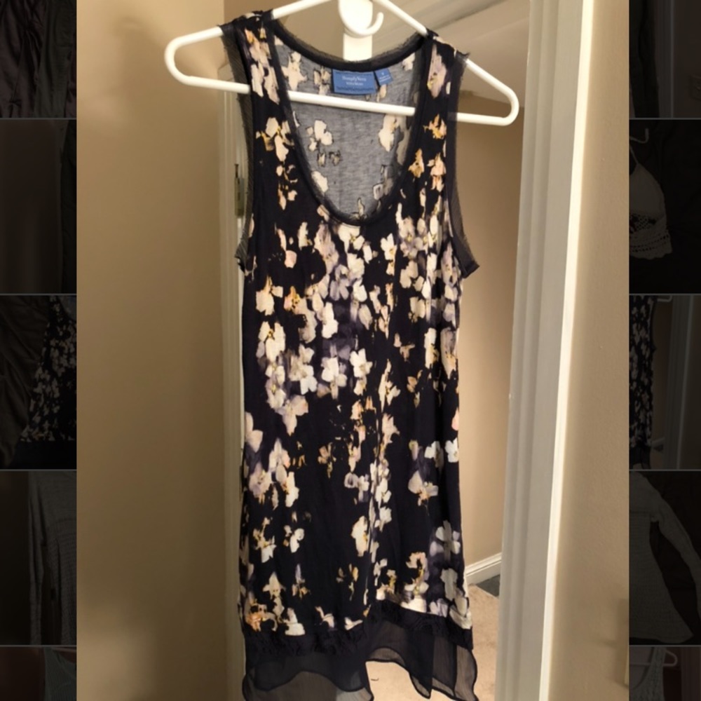 Vera Wang Simply Vera floral tank